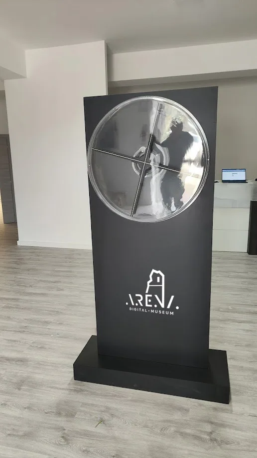 Totem ologram fan installato nella sala d'ingresso